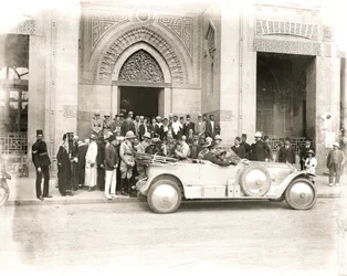 Sherif Abdullah kommt an der Rifai-Moschee in Kairo an, Anfang 1914